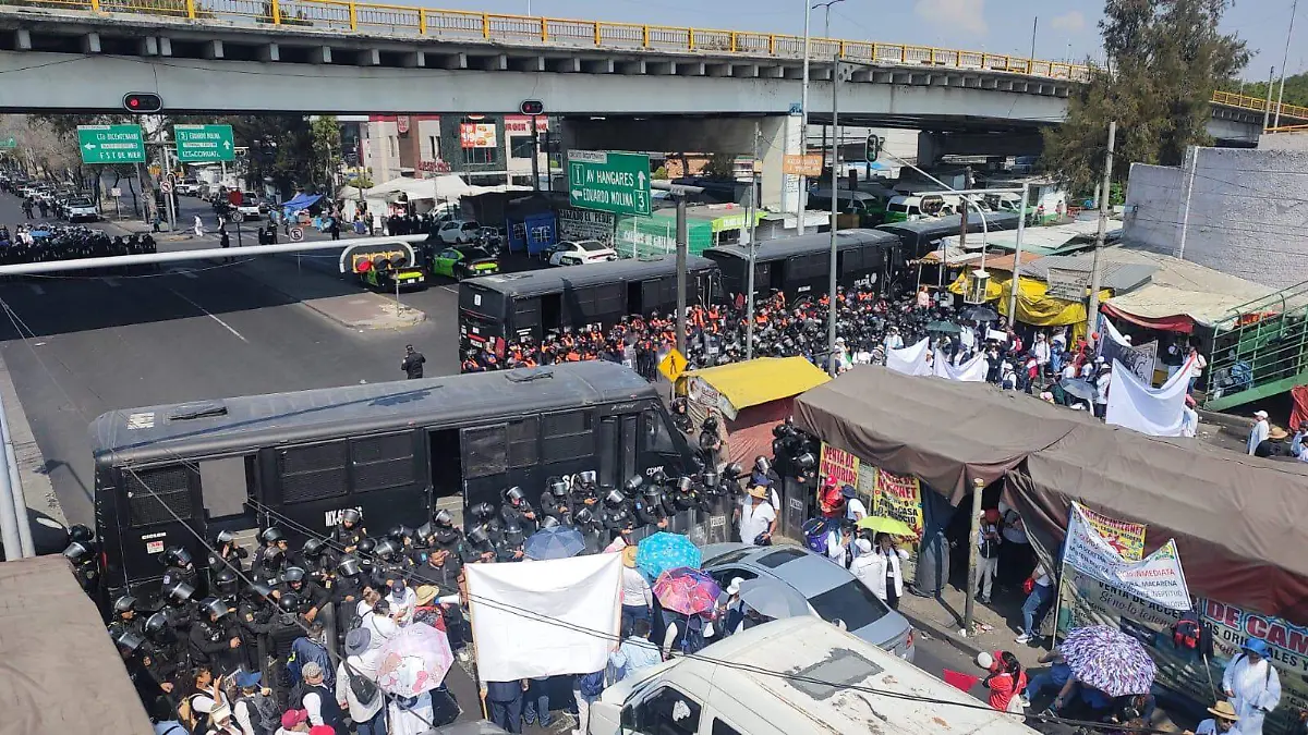 Médicos en el AICM